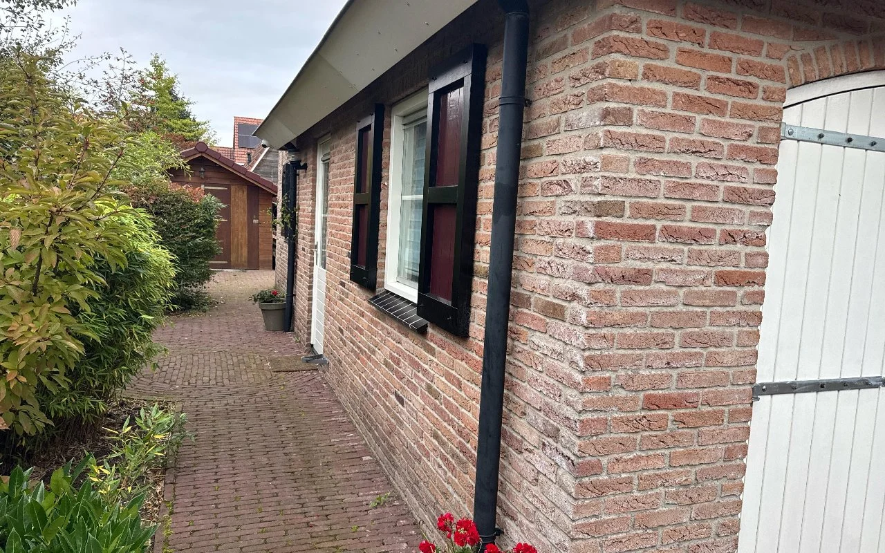 Het tuinpad naar de behandelkamer